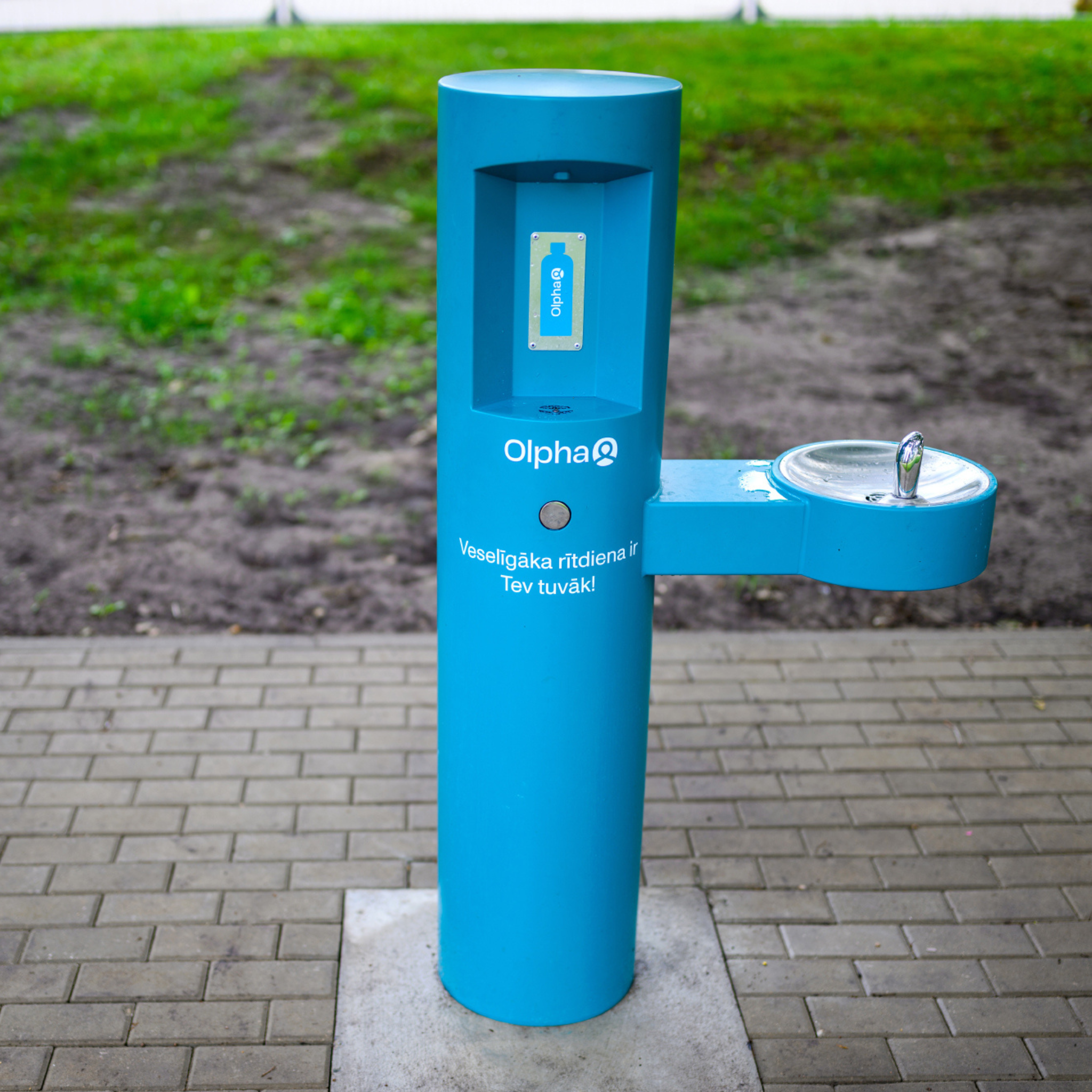 GYM | 142.400.119 | GYM Series Pedestal Mounted Bottle Filler with Drinking Fountain Baltic Water