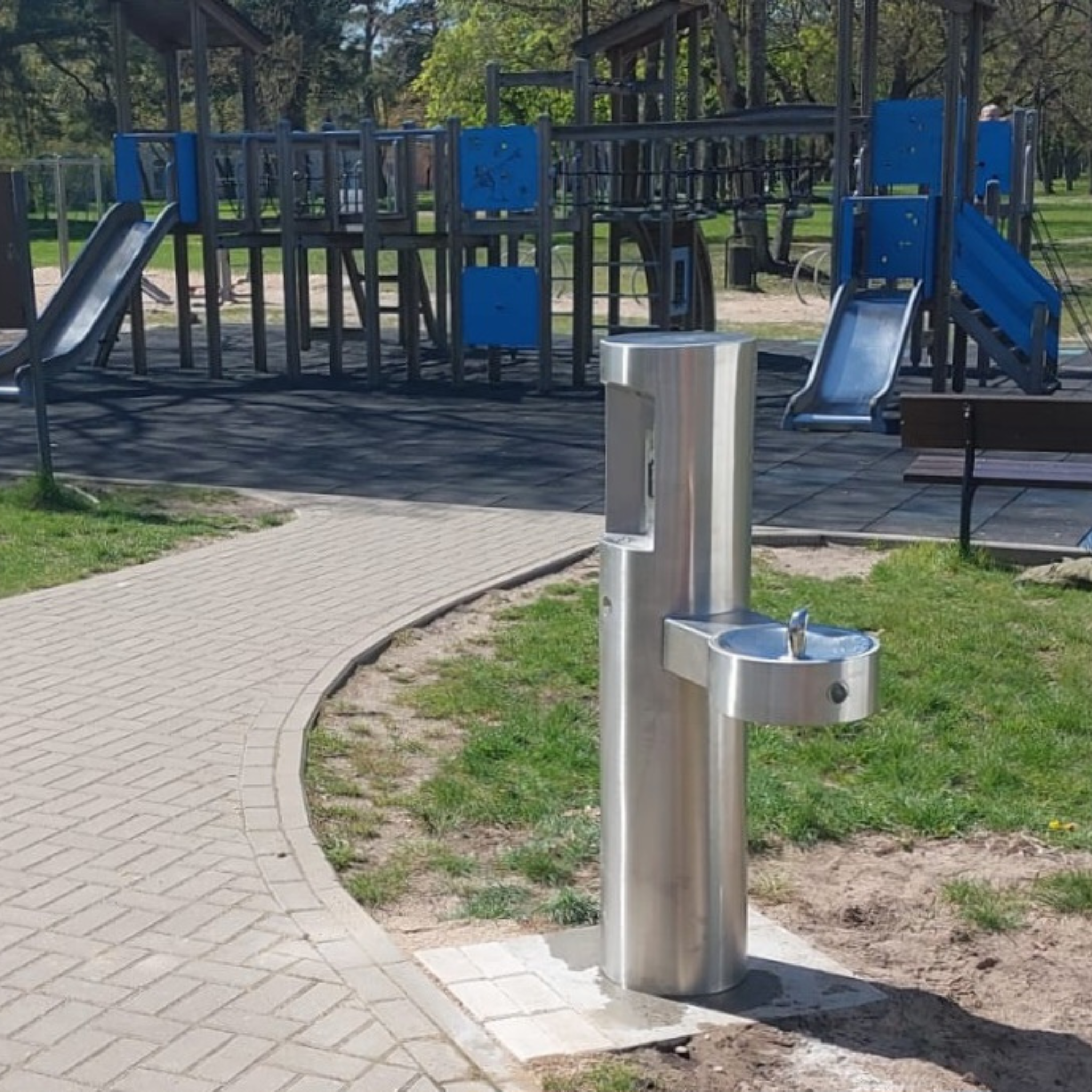 Murdock GYM 142.400.119 GYM Series Pedestal Mounted Bottle Filler with Drinking Fountain