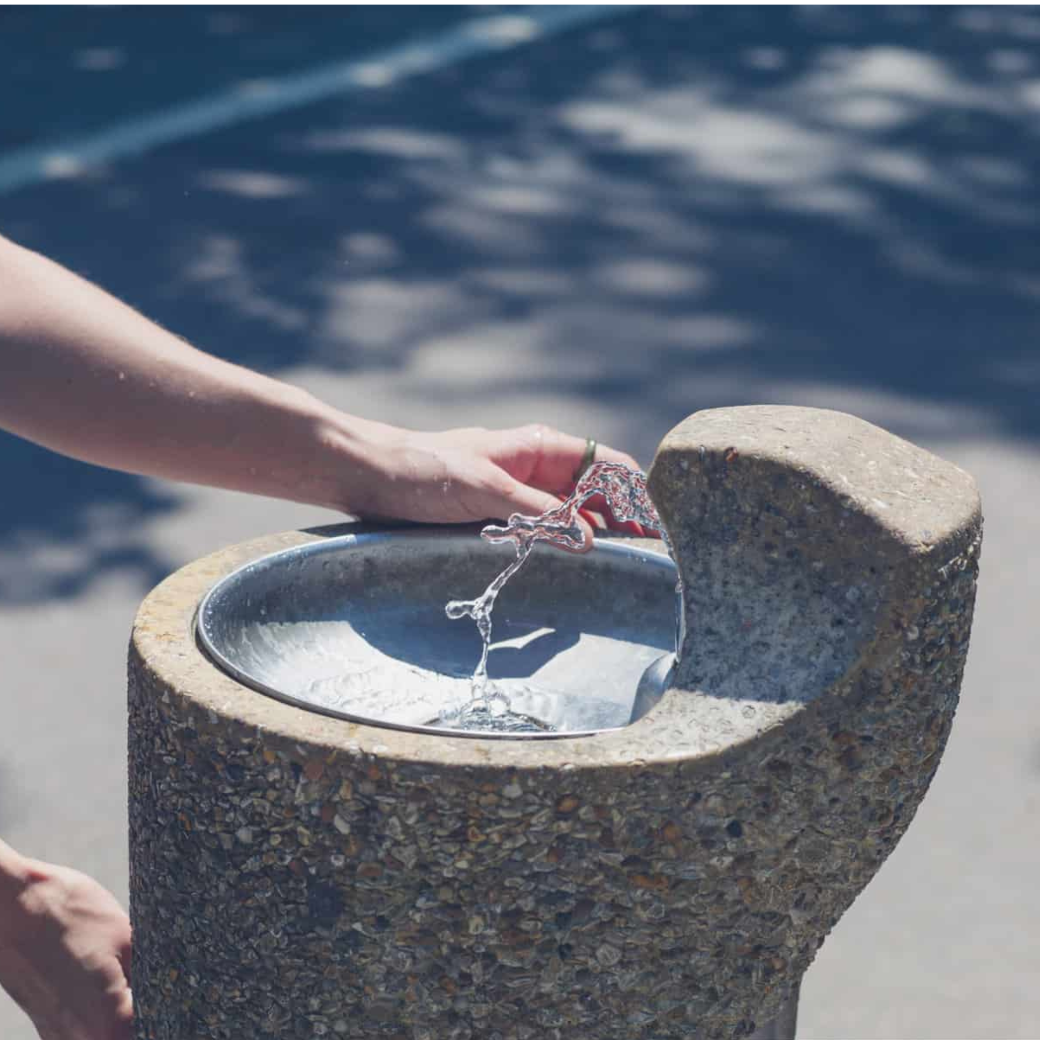 GU Series | Round Concrete Pedestal Outdoor Drinking Fountain